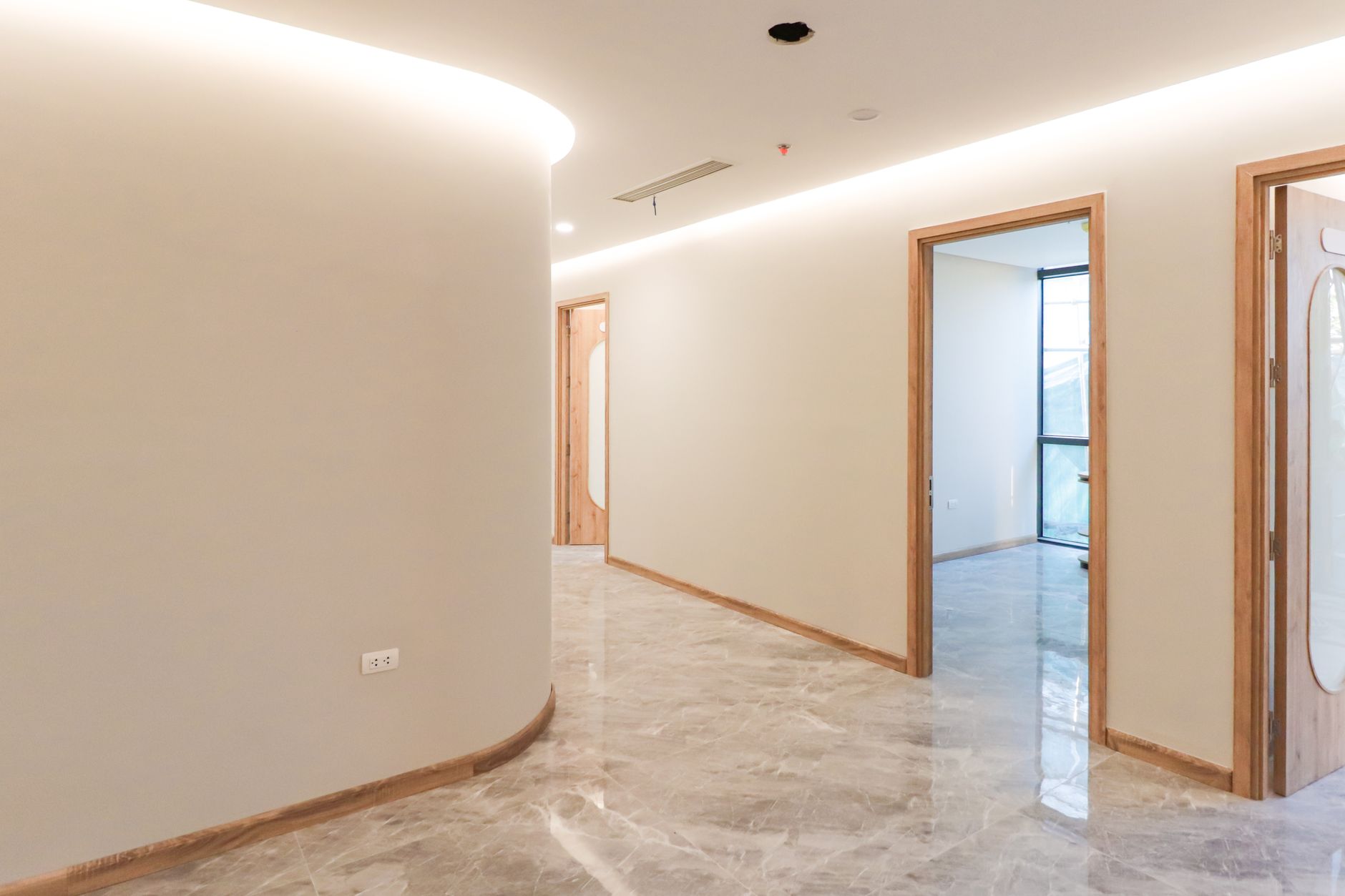 Cove Ceiling — Suite